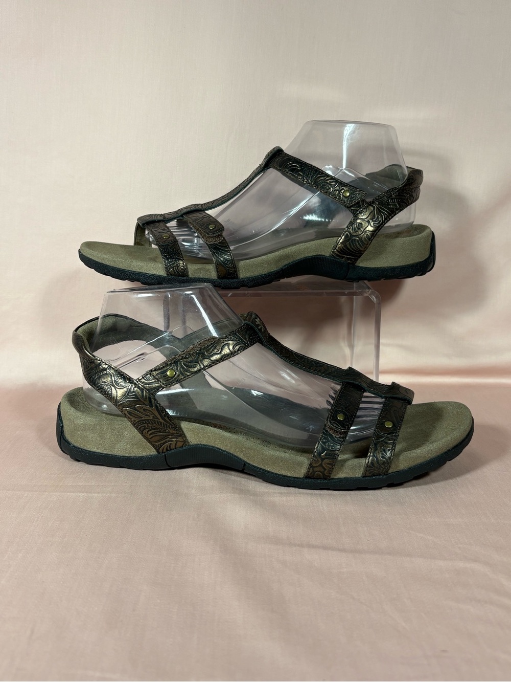 Taos Footwear Trophy 2 Strappy Bronze Metallic Sandals Women's Size 11